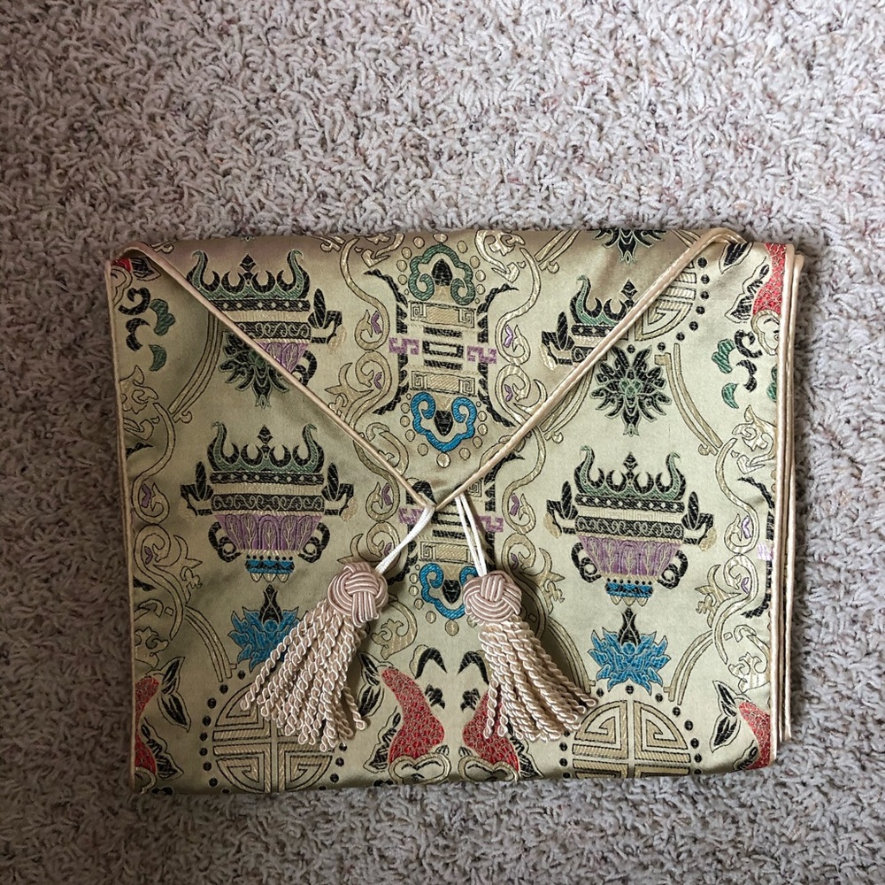 Table Runner - Picture 7 of 7